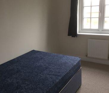 6 Bed Terraced House, Great Clover Leaze, BS16 - Photo 4