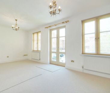 A 3 Bedroom House in Chelsea Square GL50 3RG - Photo 1