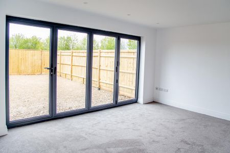 3 bedroom semi-detached house to rent - Photo 4