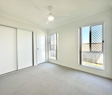 Stylish, Modern & Compact Family Home - Photo 4