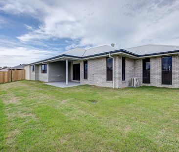 Spacious Family Home - Photo 6