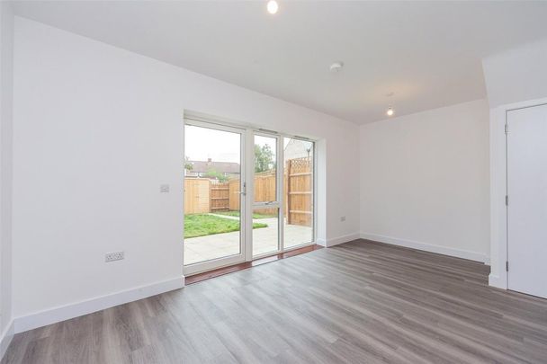 4 bedroom semi-detached house to rent - Photo 1