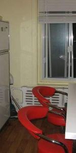 PRES DU METRO SNOWDON 2 CHAMBRES FERMEES- RENOVE - Photo 4