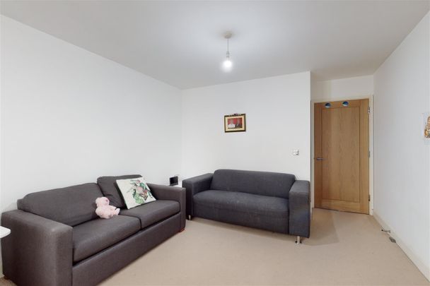 1 bedroom flat - Photo 1