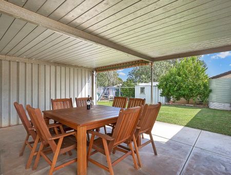 Homey and Charming - 3-Bedroom House - Photo 5