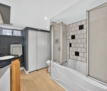 For Lease - 114 Burton Avenue, Barrie, Ontario - Photo 1