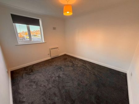 3 bedroom Flat To Let - Photo 4
