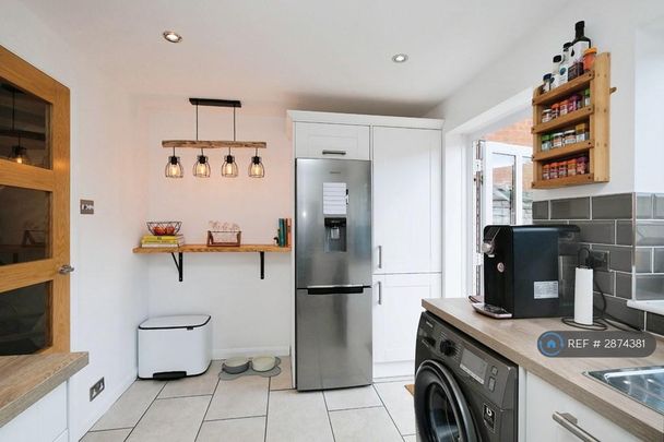 2 bedroom terraced house to rent - Photo 1