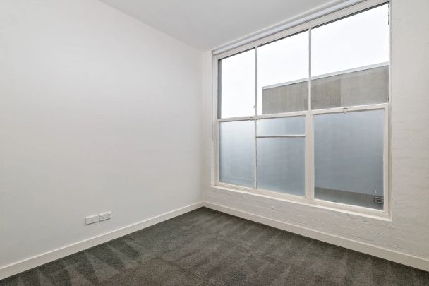 Stylish & Modern Apartment on the Edge of the City - Photo 1