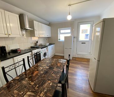Room in a Shared House, Walm Lane, NW2 - Photo 4