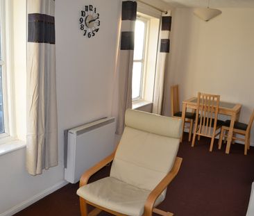 2 Bed Flat, Grange Close, LS10 - Photo 1