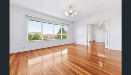 Elevated Family Sanctuary with Beautiful Views - Photo 2