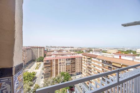 Plaça dHondures, Valencia, Valencian Community 46022 - Photo 5