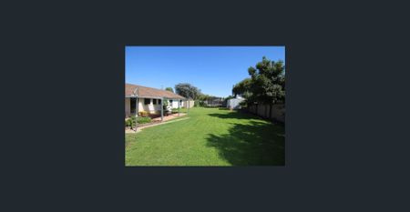 STUNNING FOUR BEDROOM HOME - Photo 2