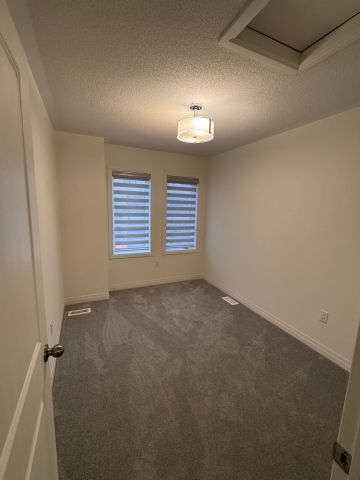 For Lease - 25 King George Way, Clarington, Ontario - Photo 4