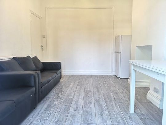 Four Bedroom House To Let Hendon 10 Mins Walk to Thameslink & 12 Mins walk to Hendon Tube - Photo 1