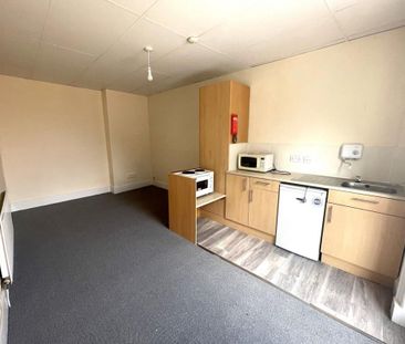 1 bedroom house of multiple occupation to rent - Photo 2
