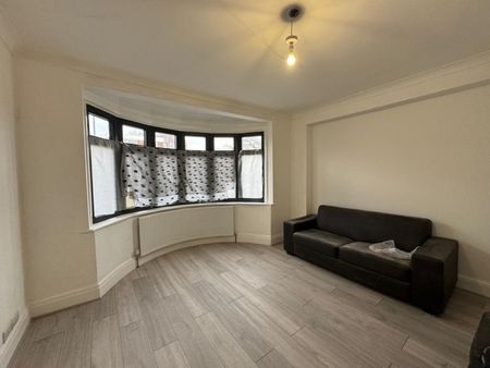 College Avenue, HA3 - Photo 2