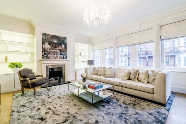 3 bedroom conversion flat with 1 reception and 3 bathrooms in Mayfair, W1K - Photo 1
