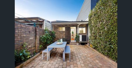 Charming Sydenham Home with Rear Lane Access - Photo 5