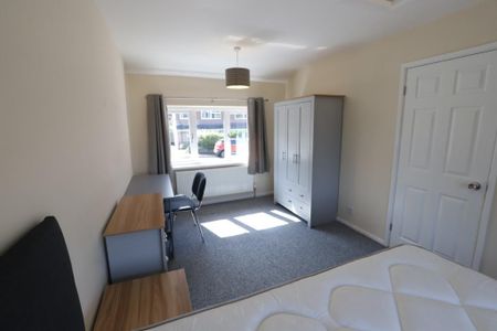 5 bedroom semi-detached house to rent - Photo 4