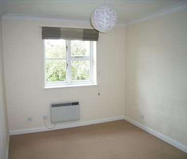 Mangles Road, Guildford - 1 bedroomProperty for lettings - Seymours - Photo 4