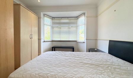 Room in a Shared House, South Park Crescent, SE6 - Photo 5