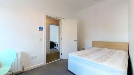 3 bedroom flat to rent - Photo 3