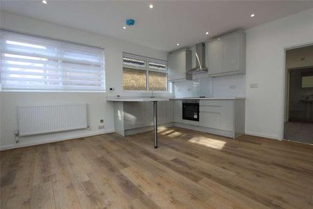 (rear) Main Road, Hockley, Essex, SS5 - Photo 2