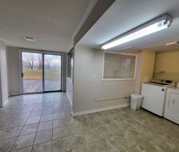 For Lease - 107 Bolland Crescent, Ajax, Ontario - Photo 4