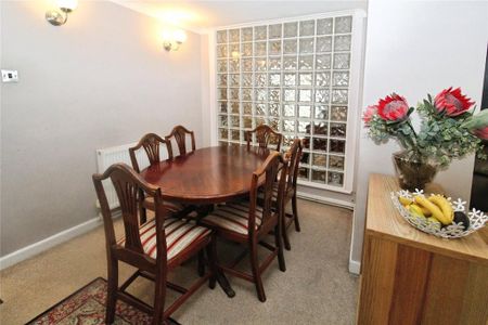 3 bedroom detached house to rent - Photo 2