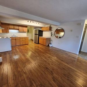 1 Bedroom + Den Basement Suite (South Hillside Mall Area) - Dec 1 - Photo 2