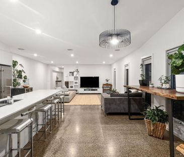Stylish Central Living - Photo 1