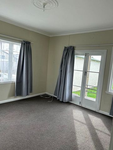 2 Bedroom house with garage and new bathroom - Photo 5