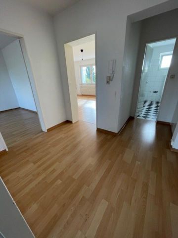 Schöne 2 Zimmerwohnung, zentral gelegen in der Zollstraße - Photo 2