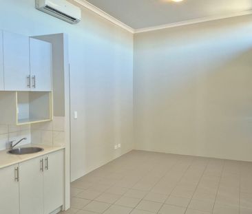 Excellent 2 Bedroom, 1 Bathroom Unit - Photo 4