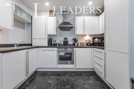 1 bedroom apartment to rent Canalside, Redhill, RH1 - Photo 3