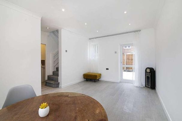 Linton Gardens, Beckton, E6 - Photo 1