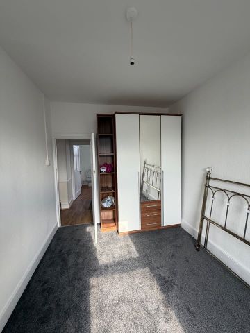 1 Bed Flat, New Road, IG3 - Photo 5