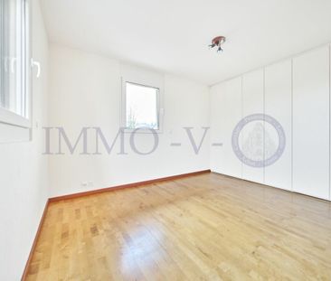 SPACIOUS AND LIGHT-FILLED IN A DUPLOX WITH BALCONY-TERRACE - Foto 4