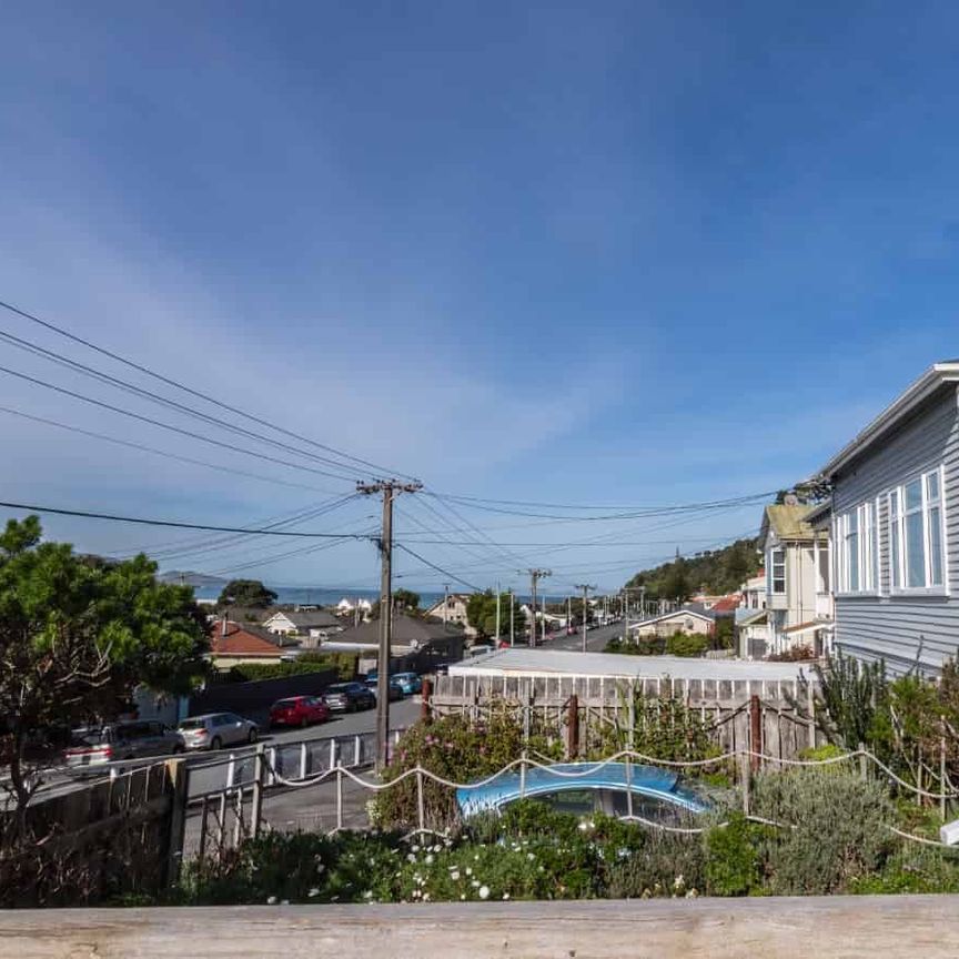 Sea views in Lyall Bay - Photo 1