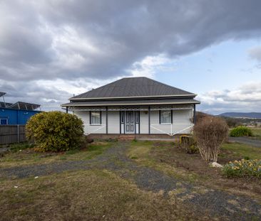 Characteristic 2 Bedroom Cottage - Photo 2