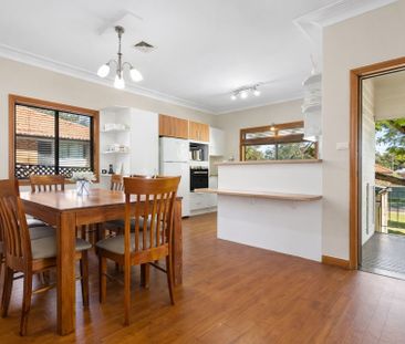 Family Home with Swimming Pool - Photo 2
