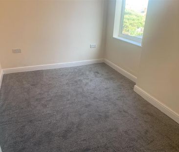 2 bedroom end of terrace house to rent - Photo 2