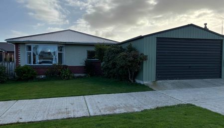 Spacious family home! - Photo 2