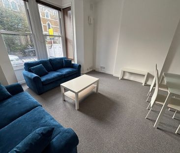 Room in a Shared Flat, Endlesham Road, SW12 - Photo 1