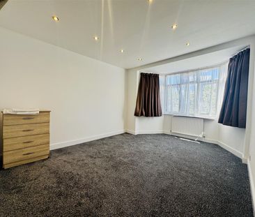 Brentmead Gardens, London - Photo 3