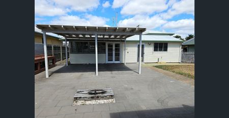 SPACIOUS 3 BEDROOM HOME WITH A 3 BAY SHED! - Photo 5