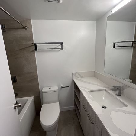 YORK HOUSE - Photo 4