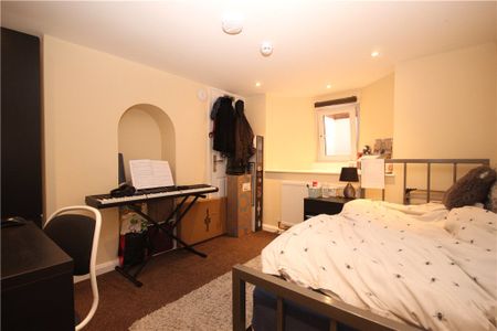 Gardner Road, Guildford, Surrey, GU1 4PG - Photo 2